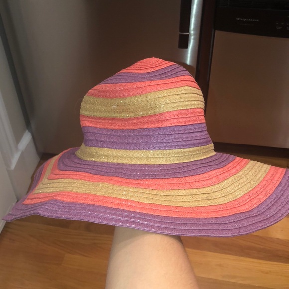 Express Multi colored Hat - Picture 3 of 4